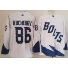 Muž Tampa Bay Lightning #86 Nikita Kucherov Bílý 2022 Stadium Series Autentické Dres